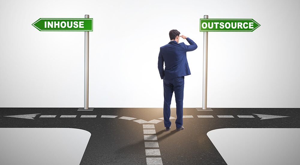自社内製（インハウス）か記事制作代行（アウトソーシング）か？