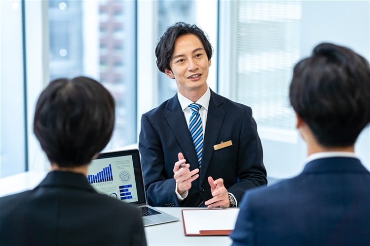 自社で人材を確保する必要がない